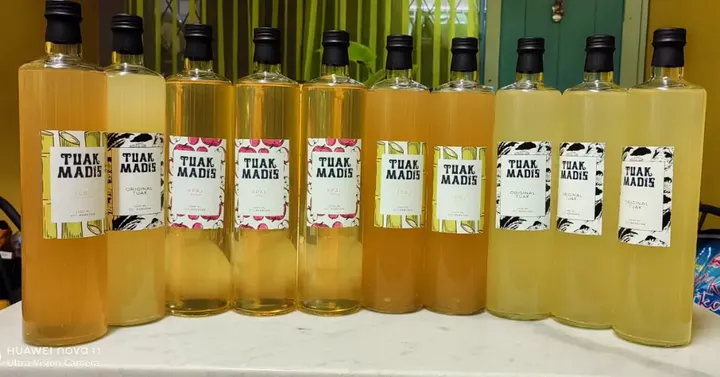 Order of 1 litre × 10 flying to Canada for an event.